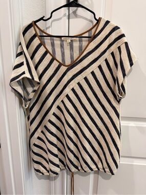 Parallel Lines Striped Short Sleeve Tunic - Cream & Black